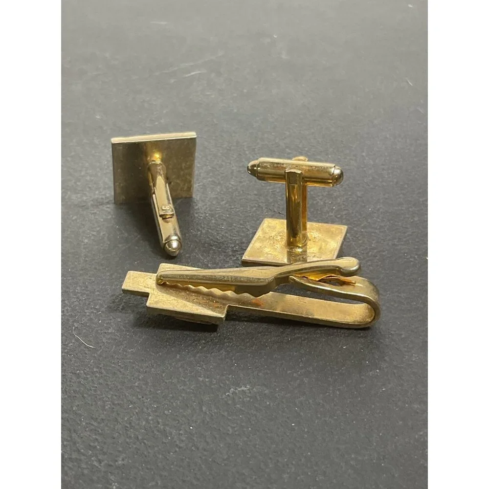 Gold Tone Mother of Pearl Initial L Cufflinks & Tie Clip Set